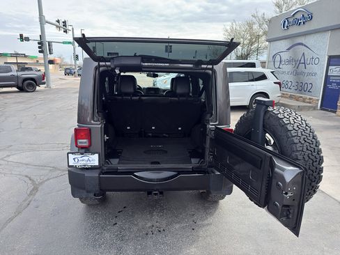 Used 2017 Jeep Wrangler Unlimited Sahara image 12