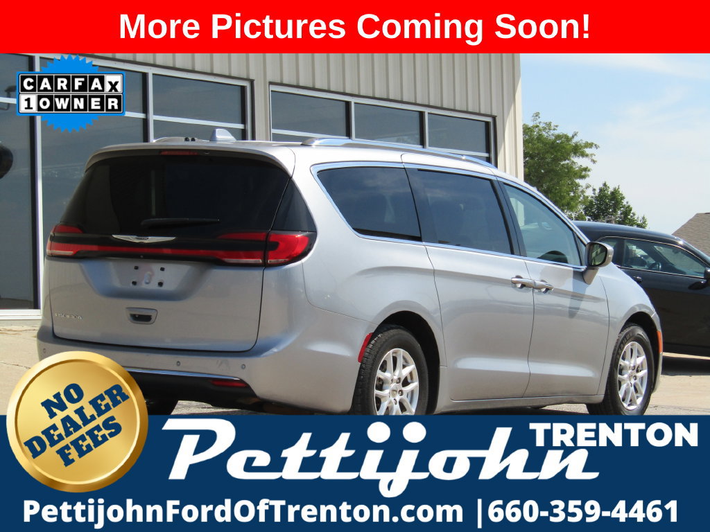 Used 2021 Chrysler Pacifica Touring-L FWD image 3