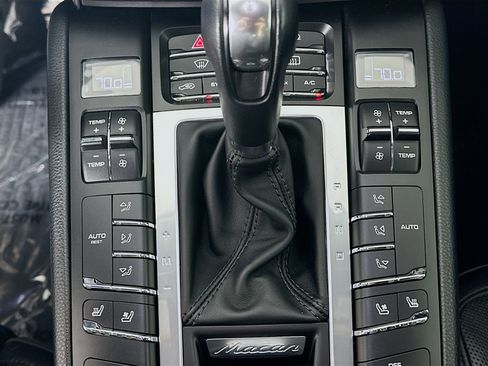 Used 2018 Porsche Macan S image 25