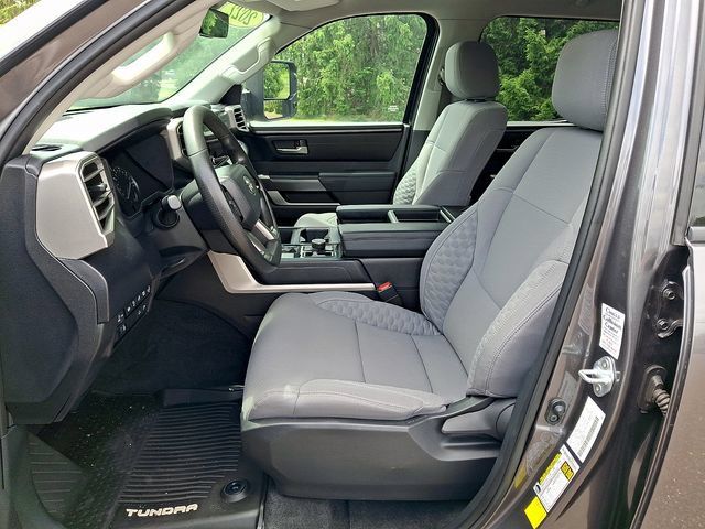 Used 2022 Toyota Tundra SR5 w/ SR5 Convenience Package AWD/4WD image 14