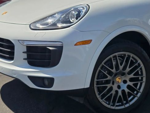 Used 2017 Porsche Cayenne AWD/4WD image 6