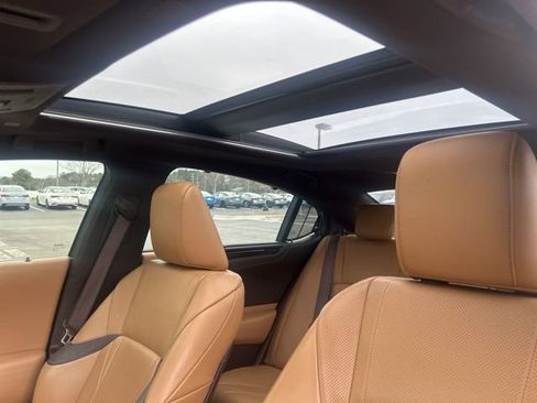 Used 2019 Lexus ES 350 Ultra Luxury w/ Accessory Package 2 image 12