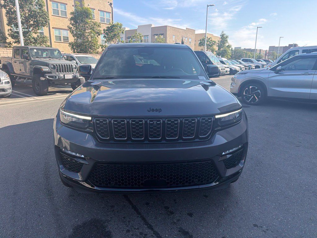 Used 2025 Jeep Grand Cherokee Summit w/ Obsidian Package AWD/4WD image 8