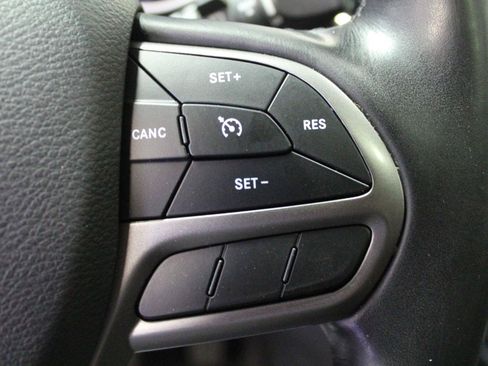 Used 2019 Jeep Cherokee Limited AWD/4WD image 10