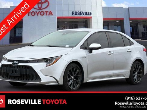 Used 2021 Toyota Corolla LE FWD image 1