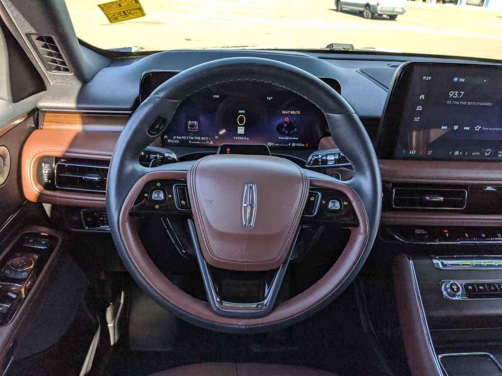 Used 2025 Lincoln Aviator Reserve AWD/4WD image 10