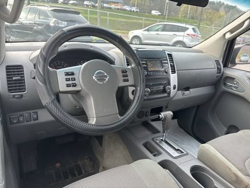 Used 2014 Nissan Frontier SV RWD image 12
