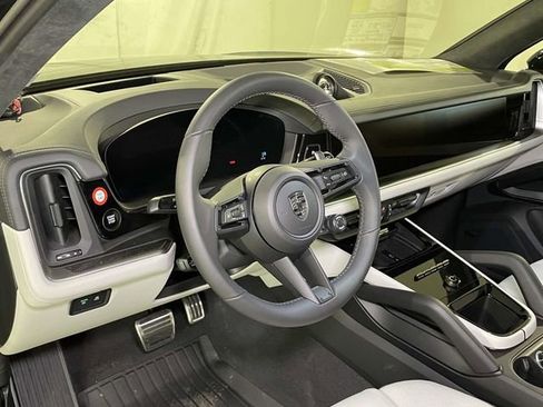 New 2026 Porsche Cayenne Turbo AWD/4WD image 4