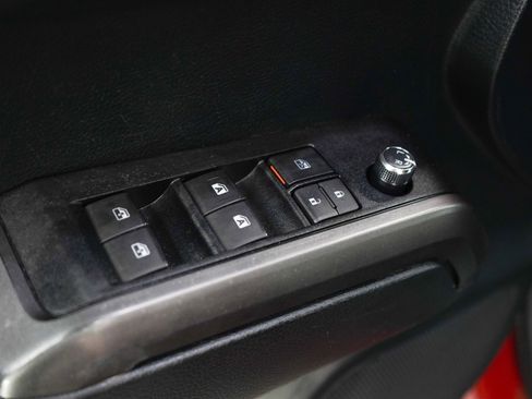 Used 2017 Toyota Tacoma TRD Sport w/ Tow Package (A/T) image 18