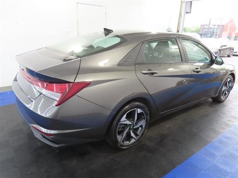 Used 2023 Hyundai Elantra SEL w/ Convenience Package FWD image 9