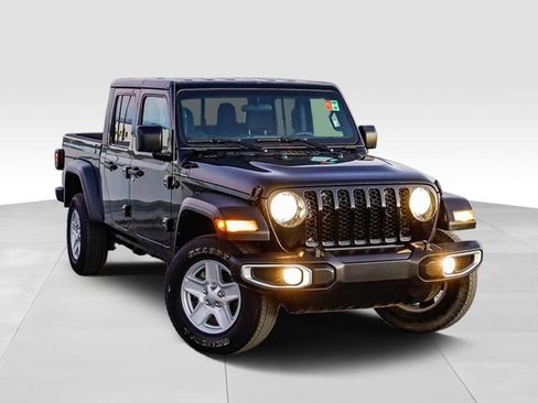 Used 2023 Jeep Gladiator Sport image 2