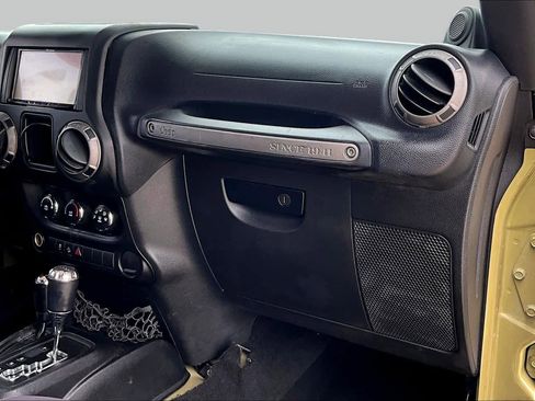 Used 2013 Jeep Wrangler Sport AWD/4WD image 15