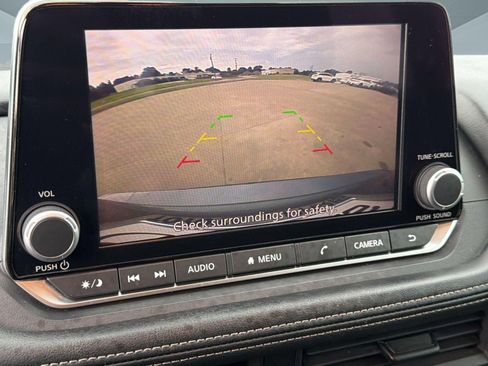 Used 2024 Nissan Rogue S FWD image 21