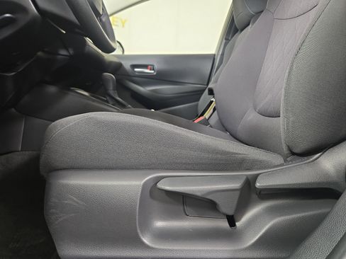 Used 2021 Toyota Corolla LE image 28