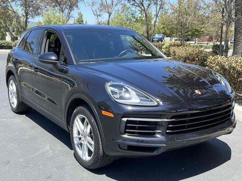 Used 2019 Porsche Cayenne w/ Premium Package AWD/4WD image 81