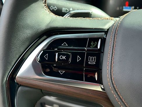 New 2025 Jeep Grand Cherokee L Summit w/ Advanced Protech Group IV AWD/4WD image 18
