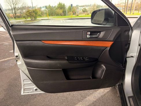 Used 2013 Subaru Outback 2.5i Limited image 21