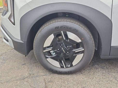 New 2027 Kia Seltos LX FWD image 33