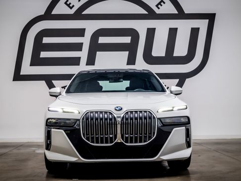 Used 2023 BMW 740i RWD image 3