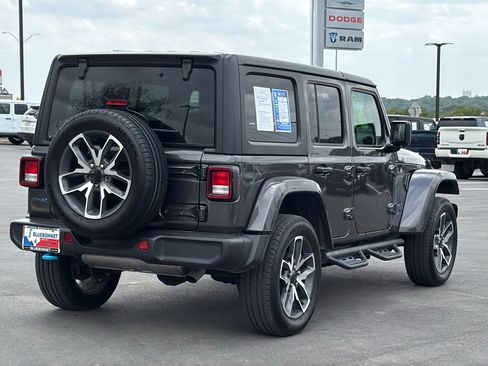 Used 2024 Jeep Wrangler Unlimited w/ Convenience Group AWD/4WD image 5