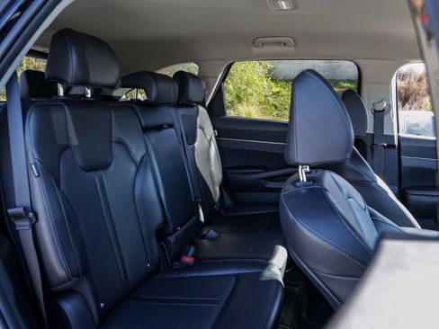 Used 2024 Kia Sorento S image 21