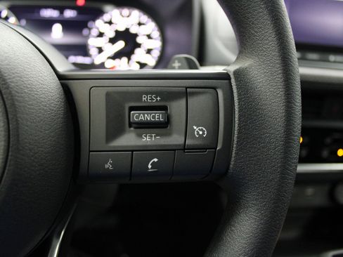 Used 2023 Nissan Rogue S image 34