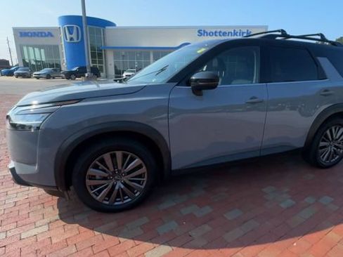 Used 2023 Nissan Pathfinder SL w/ SL Premium Package AWD/4WD image 7