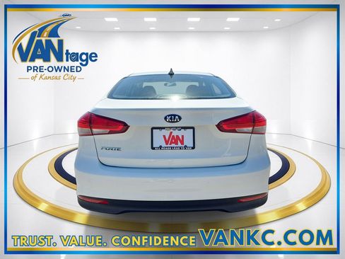 Used 2017 Kia Forte LX FWD image 7