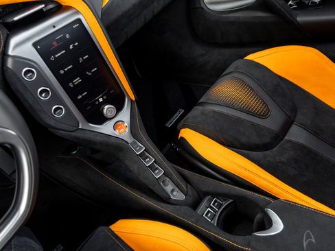 Used 2026 McLaren 750S Spider RWD image 33
