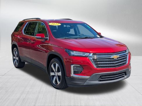 Certified 2022 Chevrolet Traverse LT w/ LT Premium Package AWD/4WD image 8