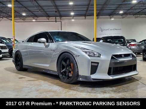 Used 2017 Nissan GT-R Premium AWD/4WD image 3