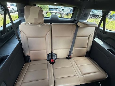 Used 2023 Chevrolet Suburban Premier w/ Premium Package RWD image 11