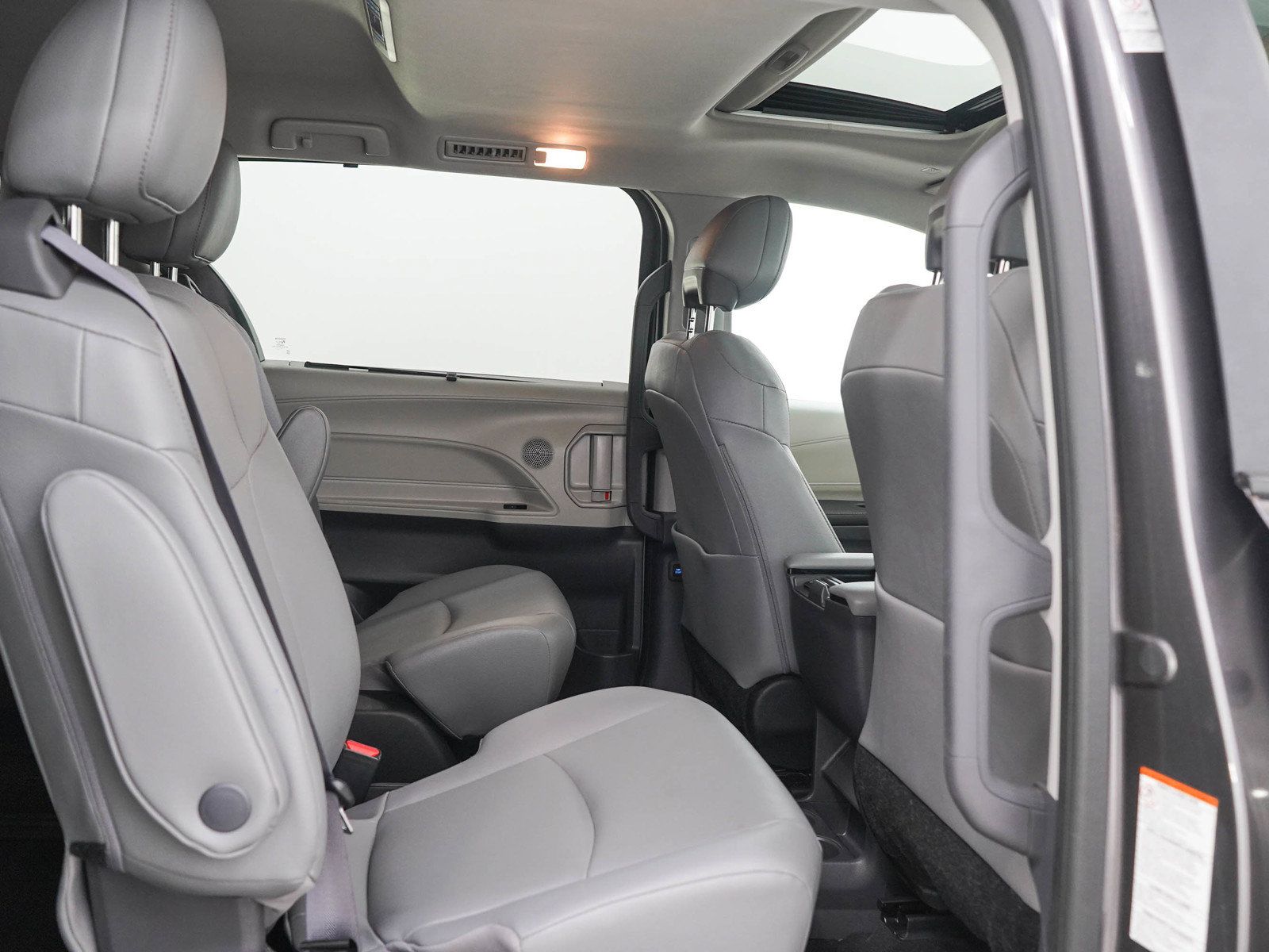 Used 2024 Toyota Sienna XLE AWD/4WD image 14
