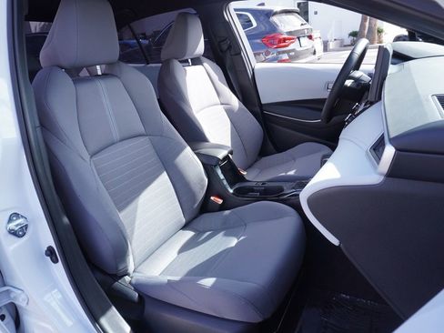 Used 2025 Toyota Corolla SE image 12