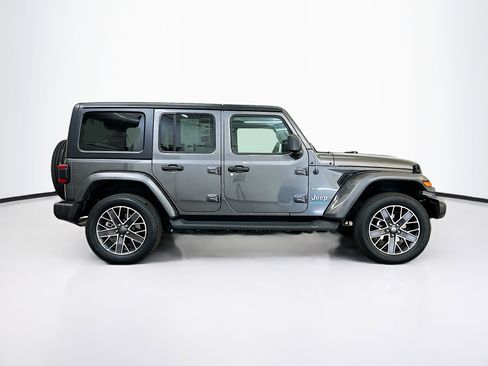 Used 2023 Jeep Wrangler Sahara w/ Cold Weather Group image 10