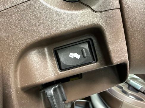 Used 2026 RAM 3500 Laramie w/ Towing Technology Group AWD/4WD image 19