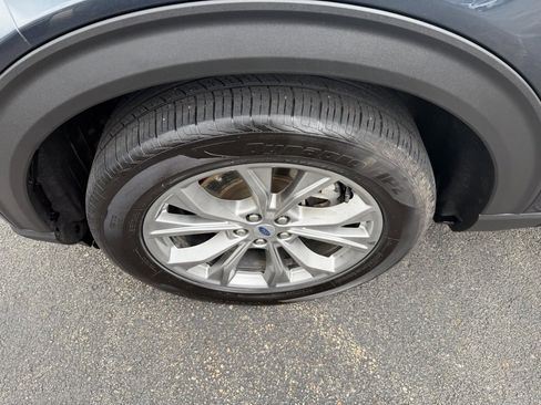 Used 2022 Ford Explorer Limited w/ Equipment Group 301A image 12