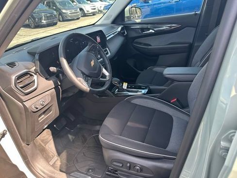 Used 2025 Chevrolet TrailBlazer LT w/ Convenience Package AWD/4WD image 11