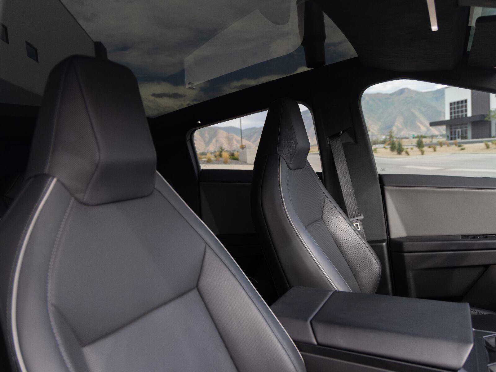 Used 2025 Tesla Cybertruck AWD Crew Cab image 26