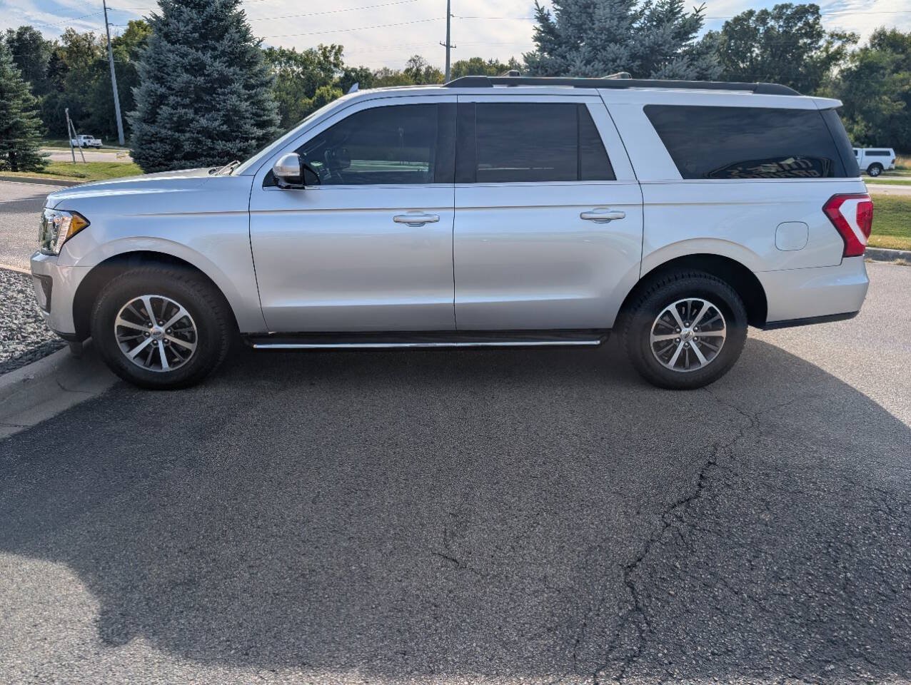 Used 2018 Ford Expedition Max XLT w/ Equipment Group 202A AWD/4WD image 6