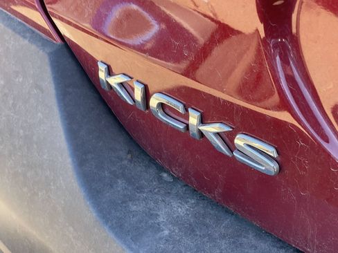 Used 2020 Nissan Kicks SR w/ SR Premium Package FWD image 4