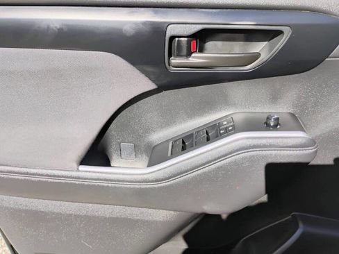 Used 2023 Toyota Highlander L FWD image 23