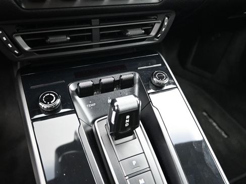 Used 2021 Porsche 911 Carrera image 21