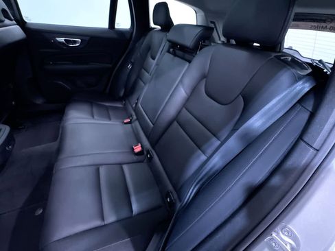 Used 2025 Volvo V60 B5 Cross Country Plus image 37