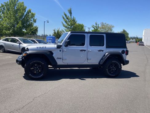 Used 2023 Jeep Wrangler Unlimited w/ Cold Weather Group AWD/4WD image 2