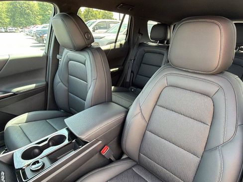 New 2027 Chevrolet Equinox LT w/ Convenience Package II FWD image 3