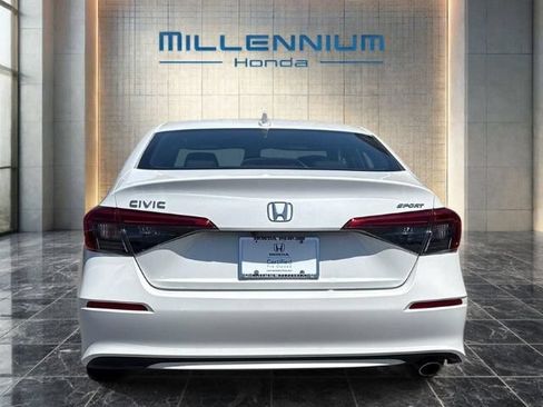 Used 2023 Honda Civic Sport image 4