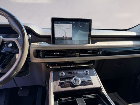 Used 2020 Lincoln Aviator Reserve w/ Equipment Group 201A image 11