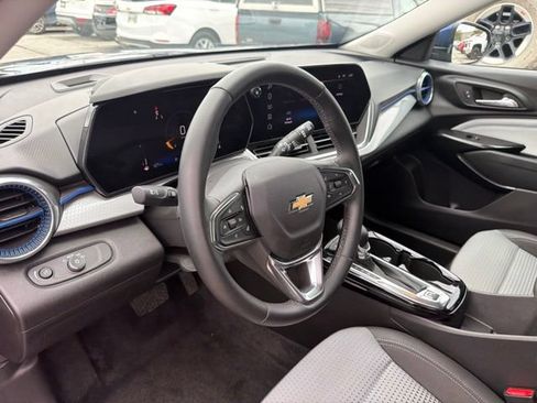 Used 2024 Chevrolet Trax LT w/ Driver Confidence Package FWD image 15
