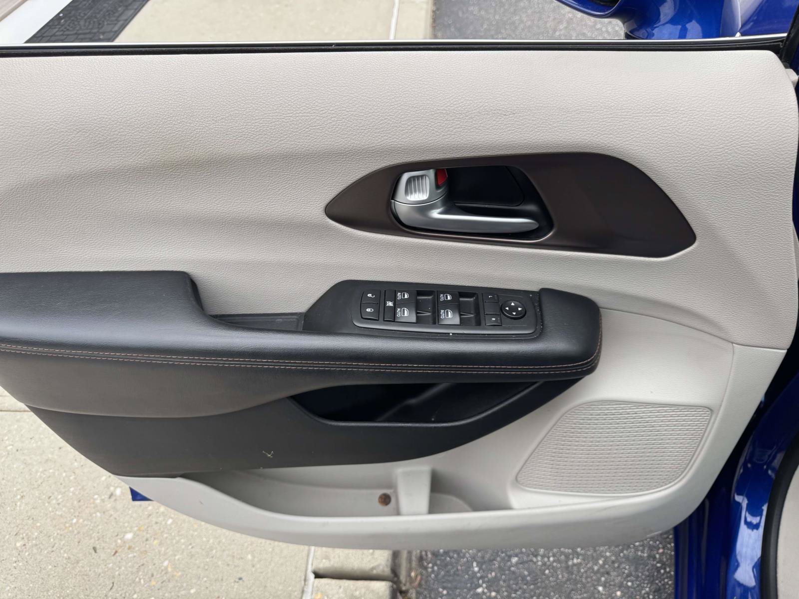 Used 2018 Chrysler Pacifica Touring-L Plus FWD image 14